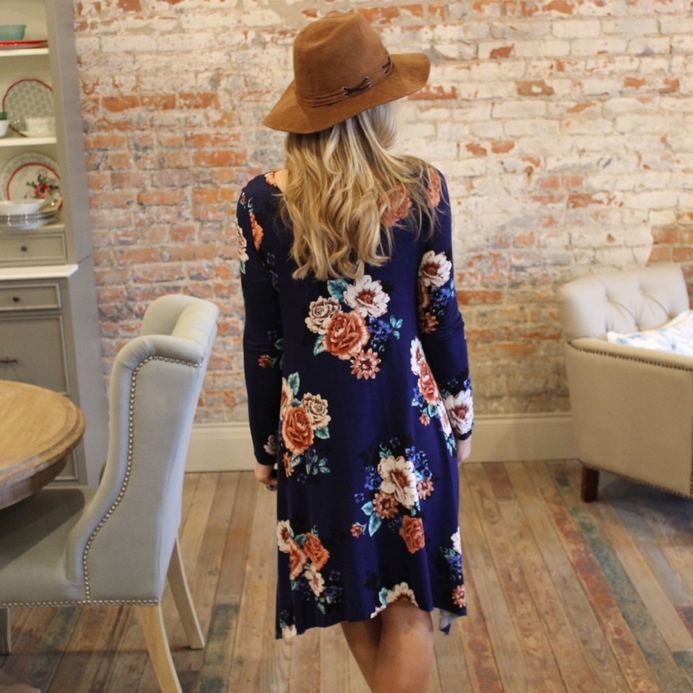 ✨LAST✨Navy Floral criss cross neck  dress - Picture 4 of 5